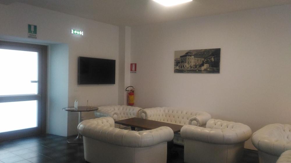 Hotel Μαλτσεζίνε Εξωτερικό φωτογραφία