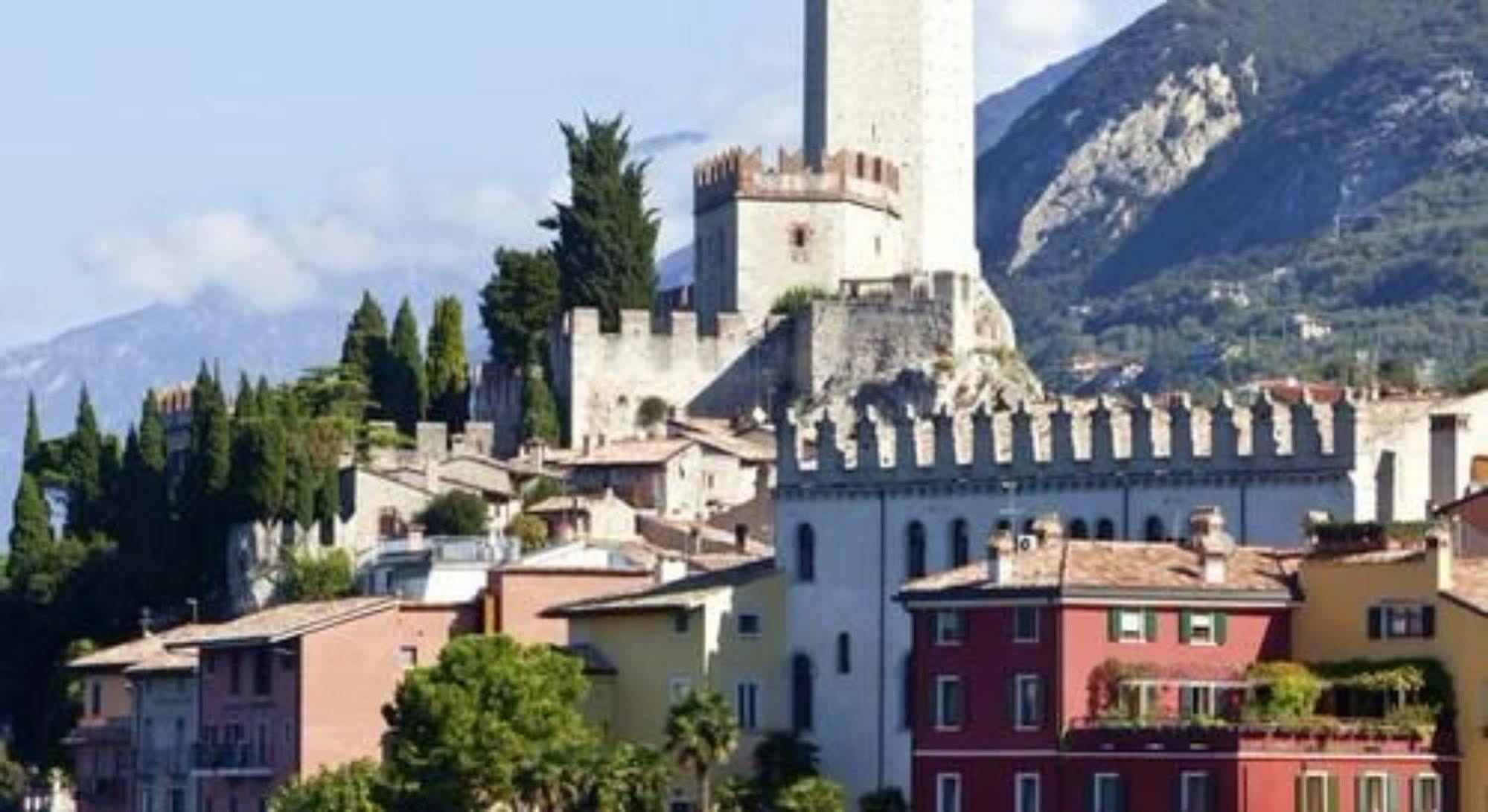Hotel Μαλτσεζίνε Εξωτερικό φωτογραφία